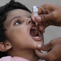 Pakistán considera enviar a la cárcel a padres que no lleven a sus hijos a vacunarse
