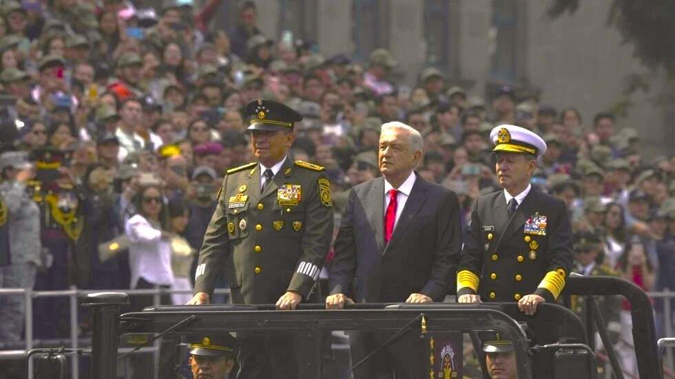 Inspección de tropas antes del desfile del Día de la Independencia en el Zócalo de la Ciudad de México en 2023