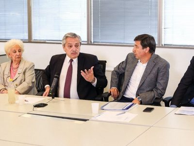 Alberto Fernández apoya y contradice a Daniel Arroyo en la compra de alimentos