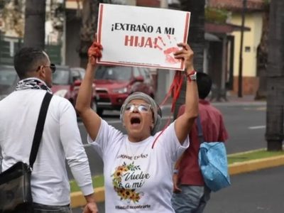 Madre buscadora sufre robo, pese a ir escoltada por guardias de la FGR (Video)