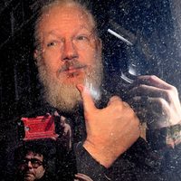 Pacto secreto para someter al "mal portado" Assange