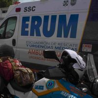 Con arma de fuego, sujeto amenaza y roba celulares a tres paramédicos del ERUM en Iztapalapa