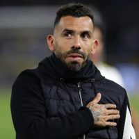 Repleto de leyendas: el partido rodeado de iconos mundiales que jugó Carlos Tevez