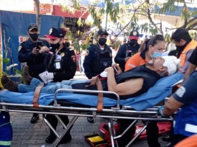 Golpean y asaltan a adulto mayor al salir de un BBVA en la Benito Juárez