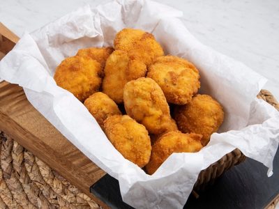 Salvá la picada con estos cuadraditos fritos de pollo y verdura que son un 10