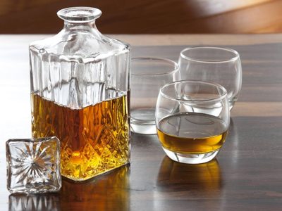 No tires la botella de licor vacía: así podés convertirla en lo más hermoso y mágico para decorar tu casa