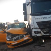 Un camión con acoplado y dos taxis colisionaron en la Ruta 237: tres heridos