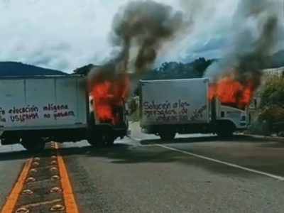 Normalistas que exigen plazas automáticas incendian vehículos en Michoacán