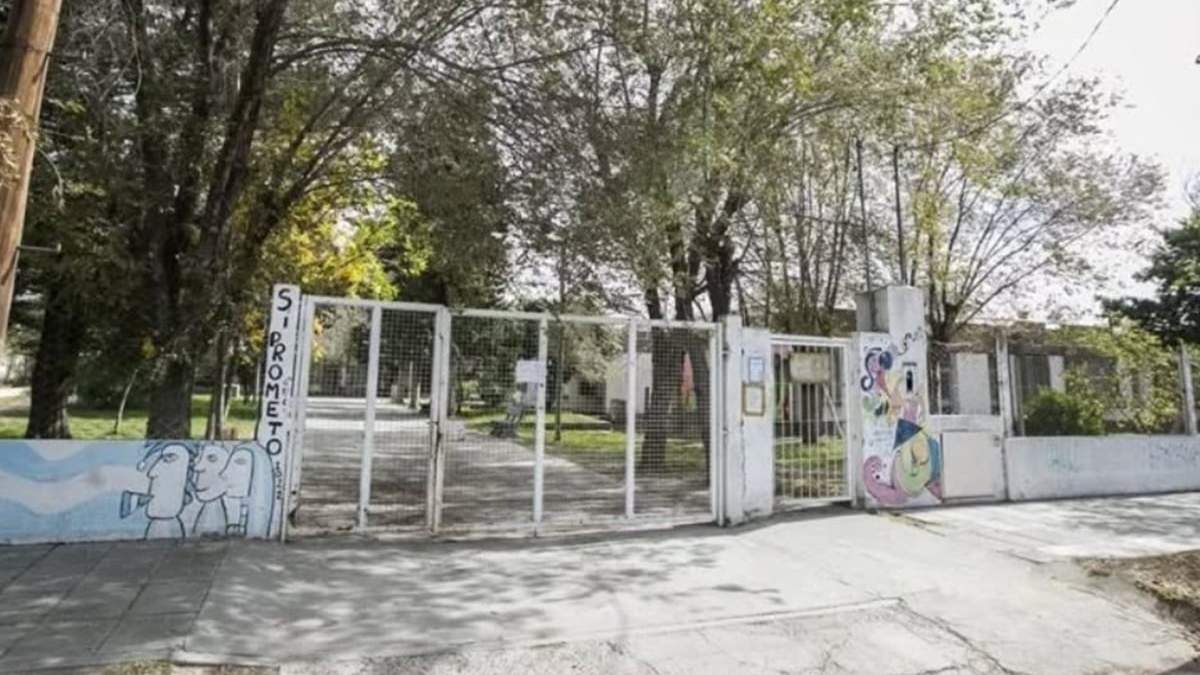 La escuela primaria 207 volverá a dictar clases en su edificio original. Fuente: (Noticias 7)