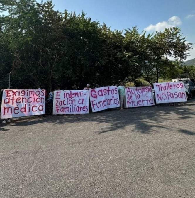 Protesta de familiares los muertos en el accidente