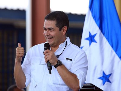 Queda en libertad el expresidente de Honduras, Juan Orlando Hernández, tras indulto de Donald Trump