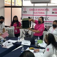 IEPC entrega constancia de mayoría a tres candidatos por elección extraordinaria en Chiapas