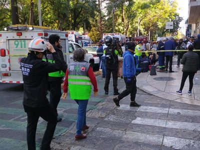 Se incendia edificio sobre Paseo de la Reforma; 40 personas son atendidas