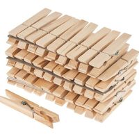 Con broches de madera, silicona y barniz, podés hacer este DIY que es un tesoro para tu mesa