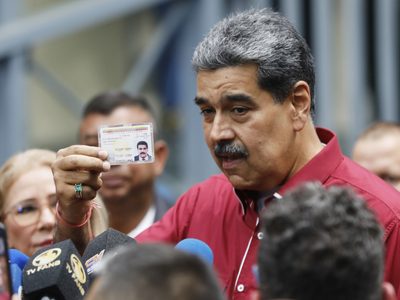 Anuncia Maduro nuevo sistema electoral a través de las comunas que él controla