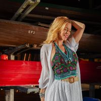Con un toque rústico y fashionista, Nicole Neumann mostró el bolso playero que será furor