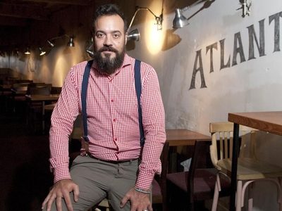 Bartender argentino se suma a acciones para ayudar a la gastronomía