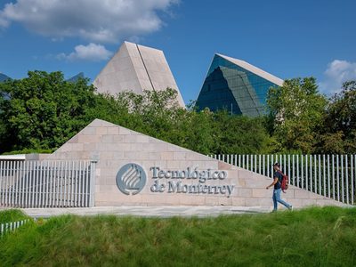 Profesores tienen prestaciones superiores a la ley, dice el Tec de Monterrey a AMLO