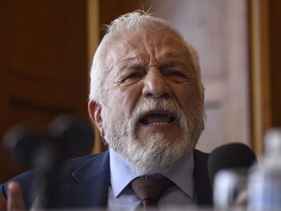 Raúl Eduardo López Betancourt, destituido por acoso, volverá a dar clases a la UNAM