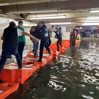 El AICM y estaciones del Metro reanudan servicios tras anegaciones por lluvias; se desborda el Gran Canal