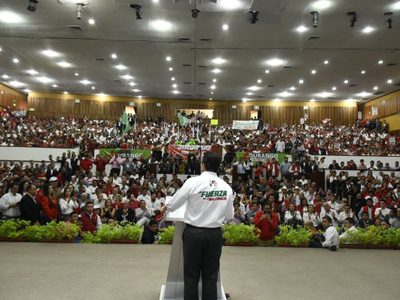 Moreno llama a la unidad en el PRI y dice a sus críticos que son los últimos 'estertores de reptiles”