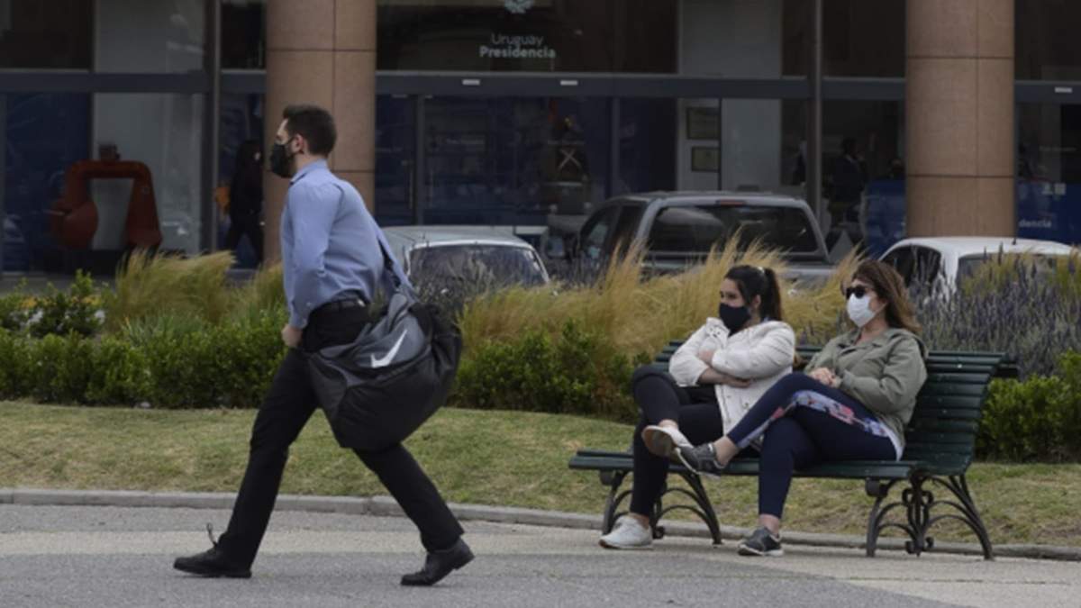 El pasado fin de semana se registraron las cifras máximas de contagios diarios en Uruguay. Fuente: (Twitter)