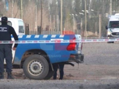 Un hombre golpeó a su expareja y minutos después baleó la casa de un vecino, en Centenario