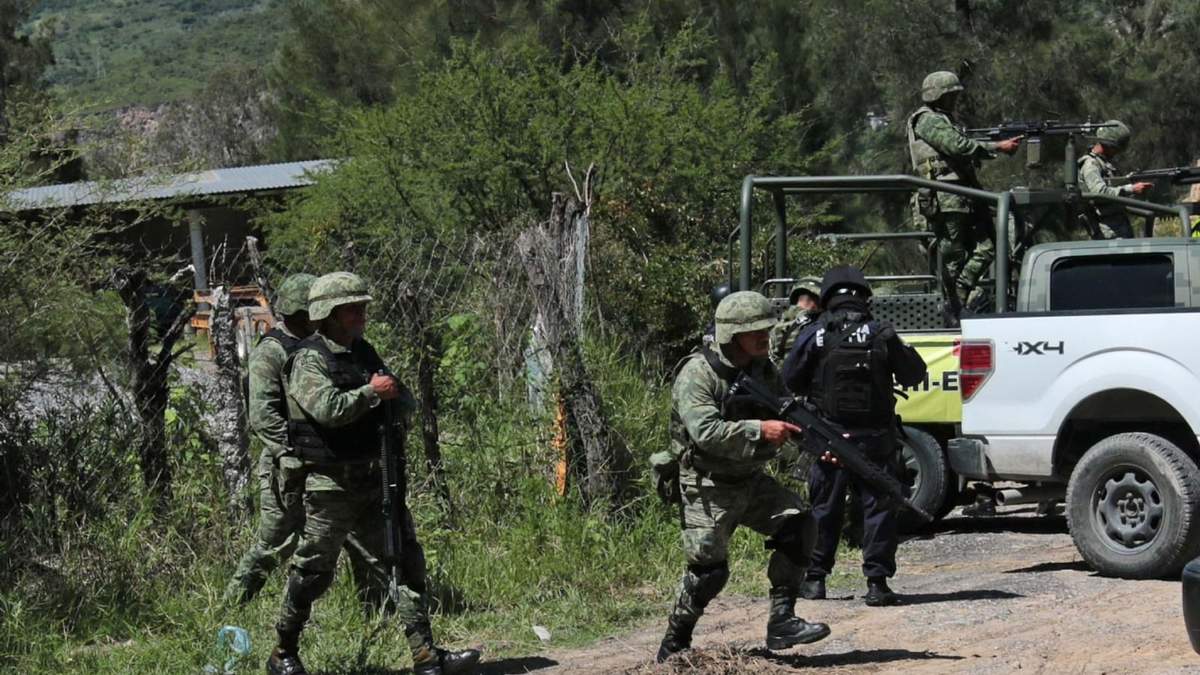 Militares durante operativo
