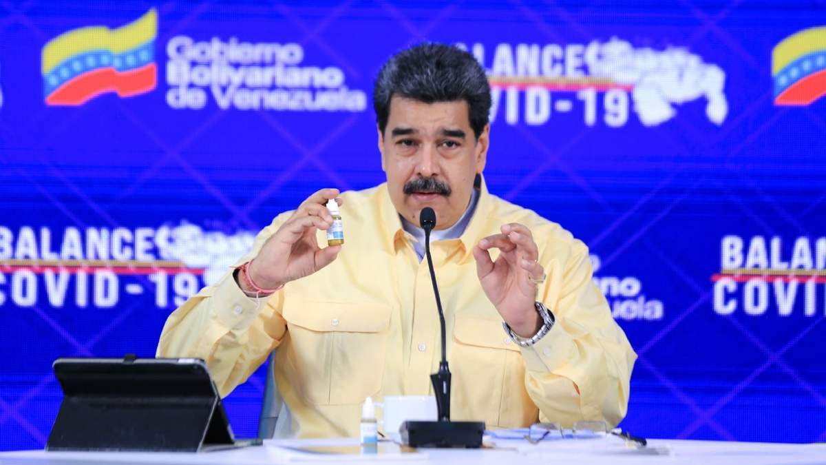 El presidente venezolano, Nicolás Maduro Moros, en la presentación de su medicamento alternativo. Fuente: (Twitter)
