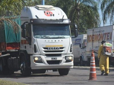 Camioneros paran en el norte del país: hasta 16 horas para un control sanitario