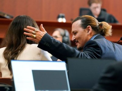Johnny Depp estrena romance con su abogada; ¿será Camille?
