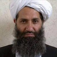 Líder de los talibán realiza su primera aparición pública durante un seminario en Kandahar
