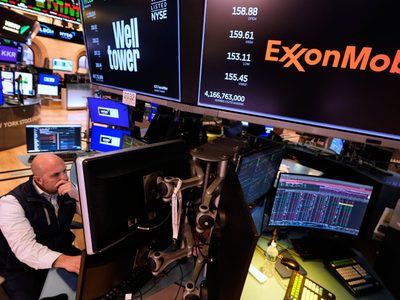 El Dow Jones cae más de 900 puntos y sube el petróleo por la guerra