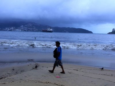 El huracán Blas provoca cierre de puertos en Oaxaca, Michoacán, Guerrero y Colima