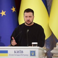Zelenski pide ir "más allá" del dinero y llama a la creación de un "Ejército europeo"