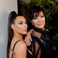 ¡De tal palo, tal astilla! El emotivo saludo de Kim Kardashian a Kris Jenner con regalo incluido