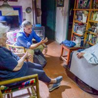 El presidente electo de Uruguay, Yamandú Orsi, se reúne con su padrino político José Mujica