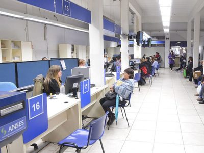 ANSES: quiénes cobran jubilaciones y asignaciones familiares este martes, 13 de abril