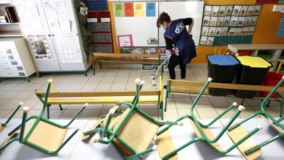 Varias escuelas tuvieron que volver a cerrar por brotes de coronavirus. Fuente: (Twitter)