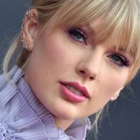 ¡Mucha fuerza! La tragedia golpea a Taylor Swift y cancela su gira mundial