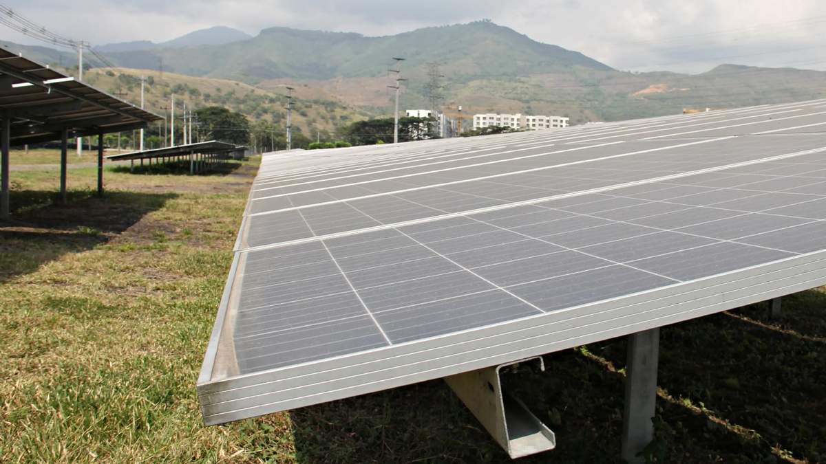 El Parque Fotovoltaico de El Alamito estaría listo el próximo mes. Fuente: (Twitter)