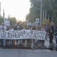 Familiares, amigos colegas y vecinos de Juan Caliani pidieron justicia a un año de su asesinato
