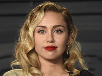 ¡Arriesgada! El extravagante cambio de look que se volvió a hacer Miley Cyrus en cuarentena