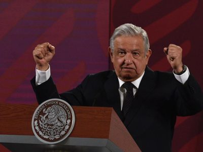 Nuestros adversarios quieren tener en salmuera al gobernante que no se arrodilla: AMLO