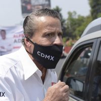 Alfredo Adame hace campaña entre mentadas de madre y altercado con automovilistas