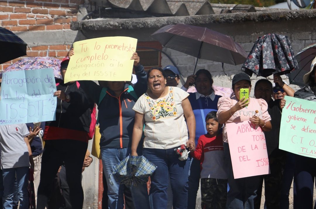 maestros de la CNTE de la región Mixteca se manifestaron por la vista de la presidenta Sheinbaum. Foto Carolina Giménez  Cuartoscuro