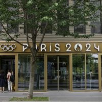 Activistas urgen a organizadores de París 2024 respeten los derechos de personas que viven la calle
