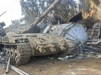Tanque israelí robado aparece abandonado en un deshuesadero