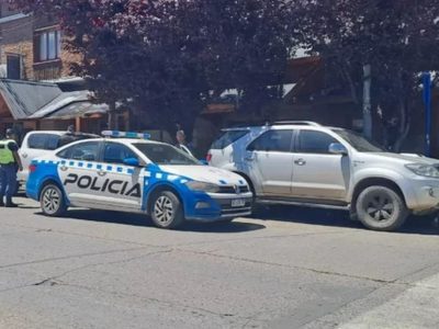 Detuvieron a un joven que agredió a dos comisarios y un fiscal en San Martín de los Andes