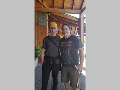 La grata sorpresa de un músico que descubrió a Skay Bellinson caminando en Villa la Angostura